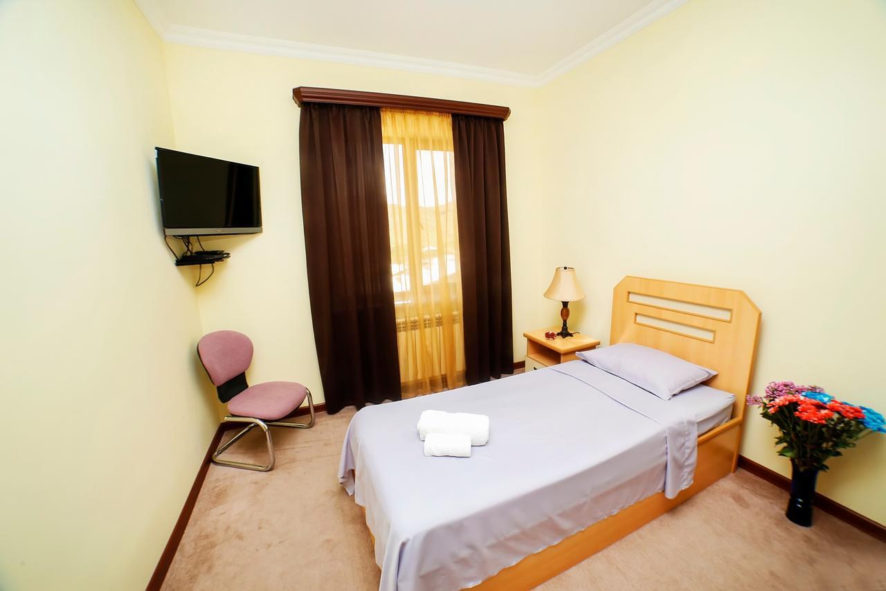 Amrots Hotel Vayk ภายนอก รูปภาพ