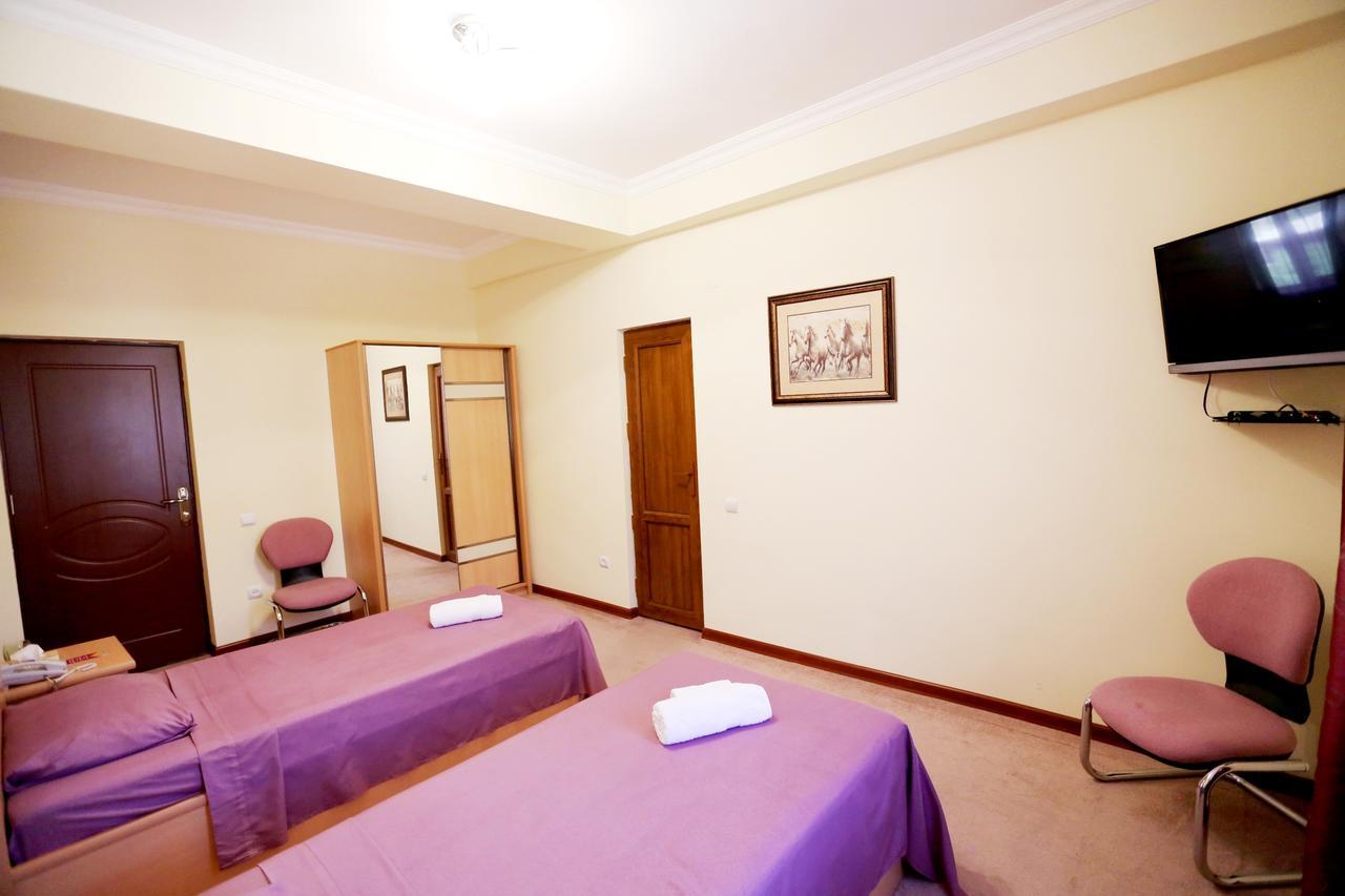 Amrots Hotel Vayk ภายนอก รูปภาพ